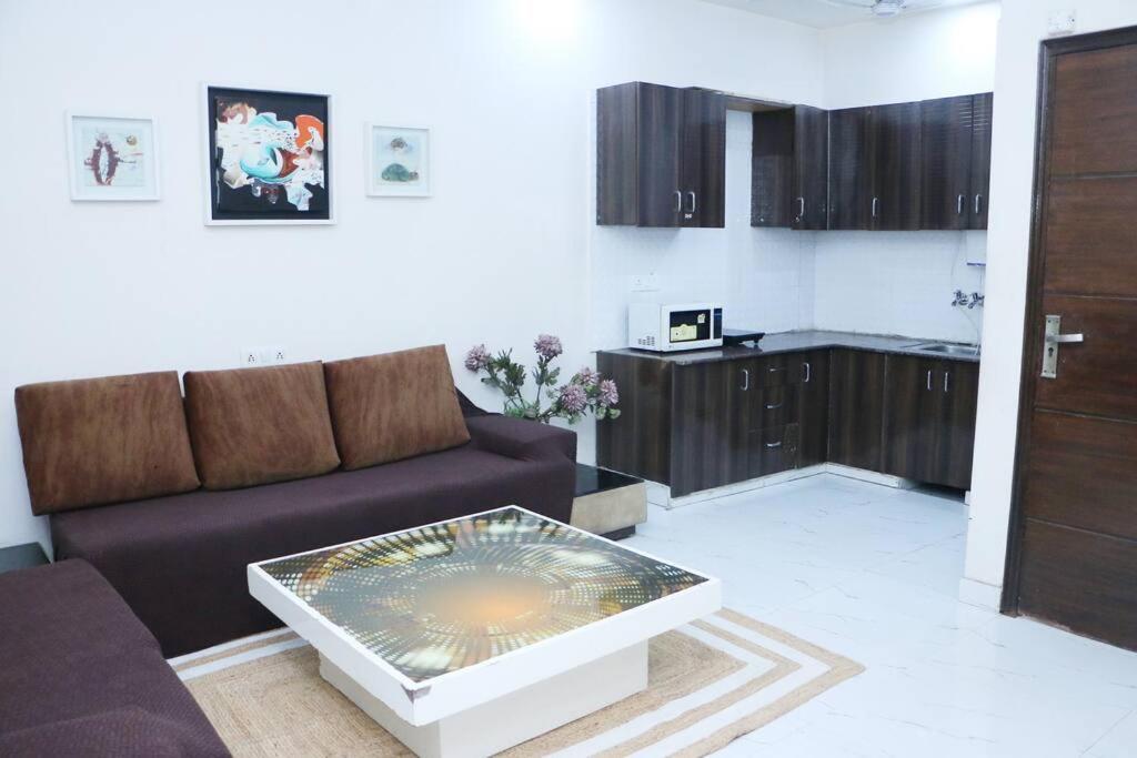 Purple Haze By - Bellus Living Apartment